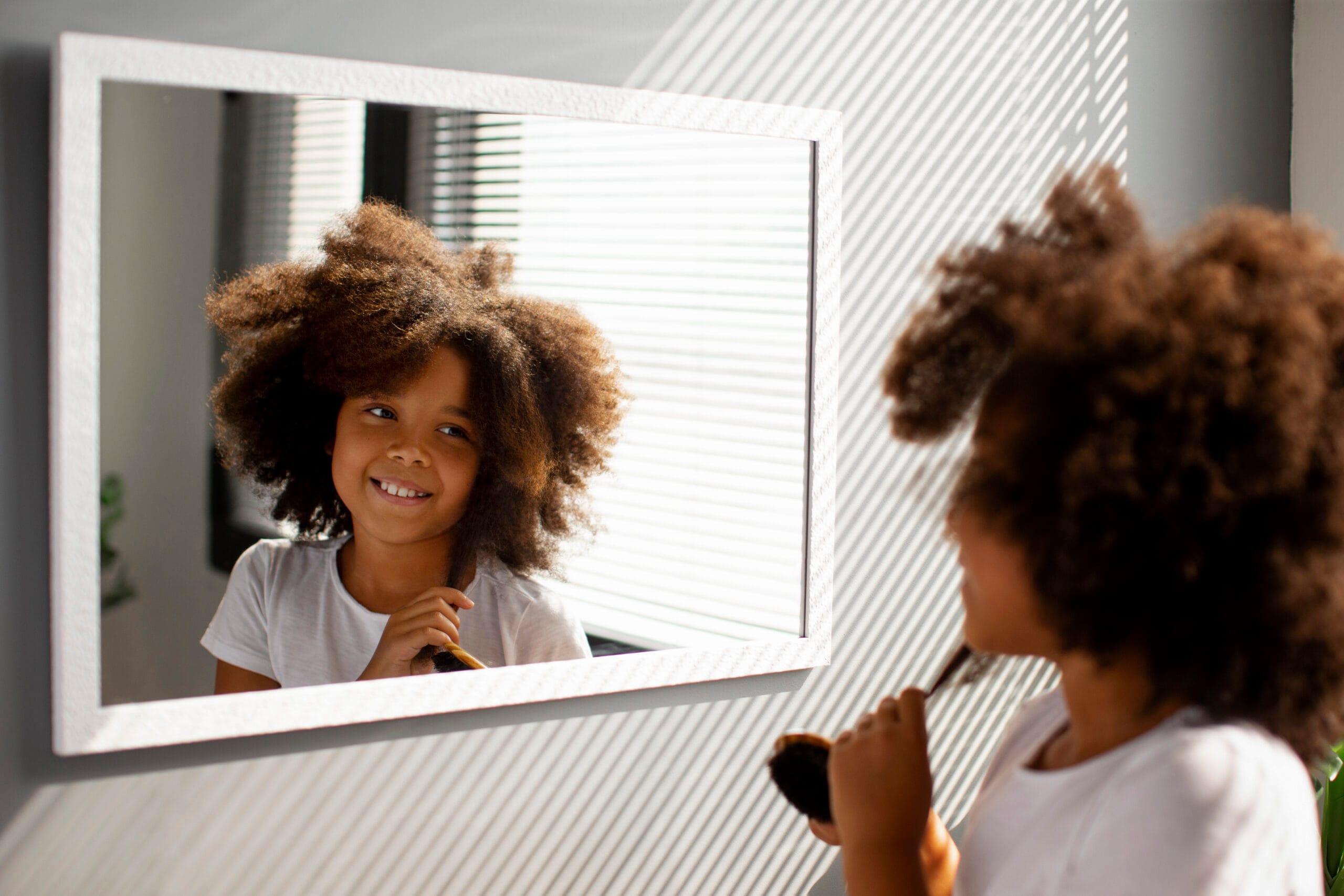 Estime de soi et cheveux afro , comment la coiffure aide votre enfant à prendre confiance ?